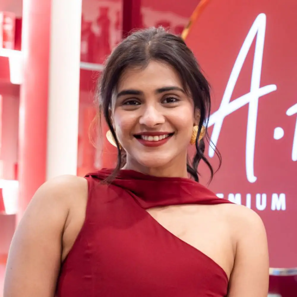 hebha patel in best beauty parlour in hyderabad