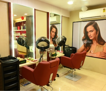 a cozy interior image of popular Trendy Haircuts in Miyapur